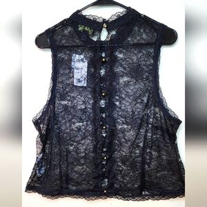 HOST PICK 🎉 FOREVER 21+ Elegant Black Lace Women's Top